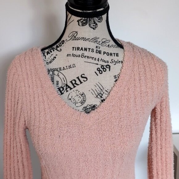 🌴2/$25🌴FOREVER 21 | Women's Light Pink Soft Fuzzy V-Neck Ribbed Sweater - Picture 3 of 5